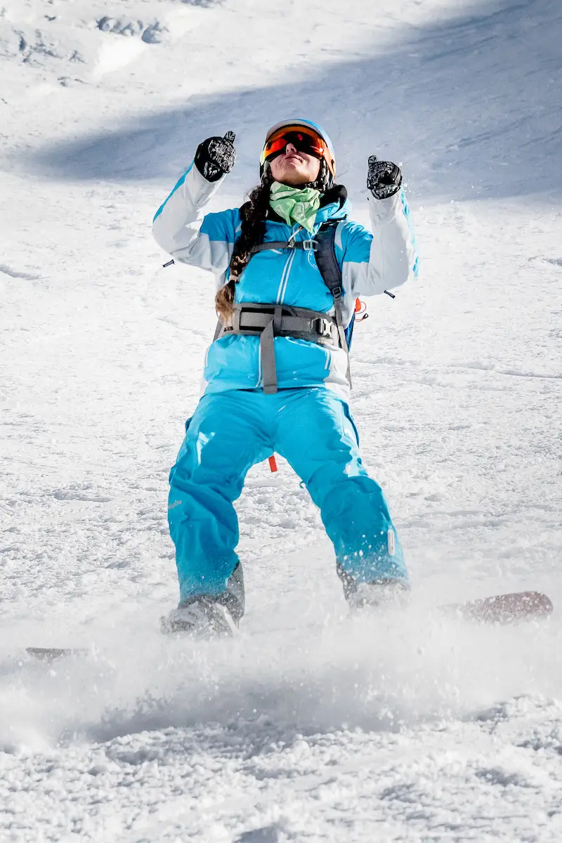 Children aged 7 and over snowboarding in Montgenèvre