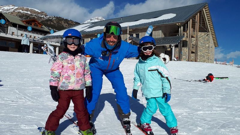 private ski lesson for a child in Montgenevre, instructor and child